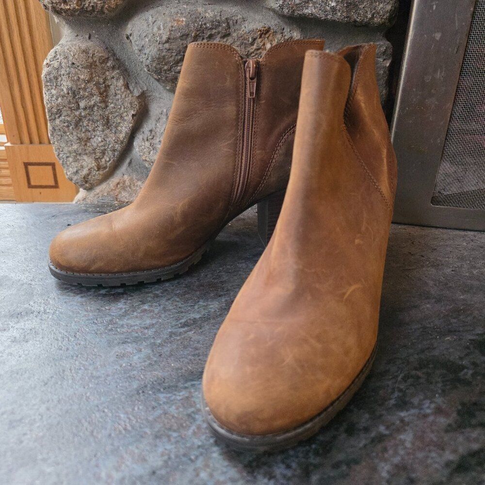 NWOT Clarks Verona Trish Brown Leather Boots Size 8.5 - Picture 3 of 14